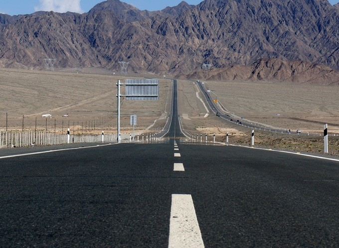 敦煌市逐西汽車租賃有限責(zé)任公司為您提供專業(yè)的敦煌租車服務(wù)