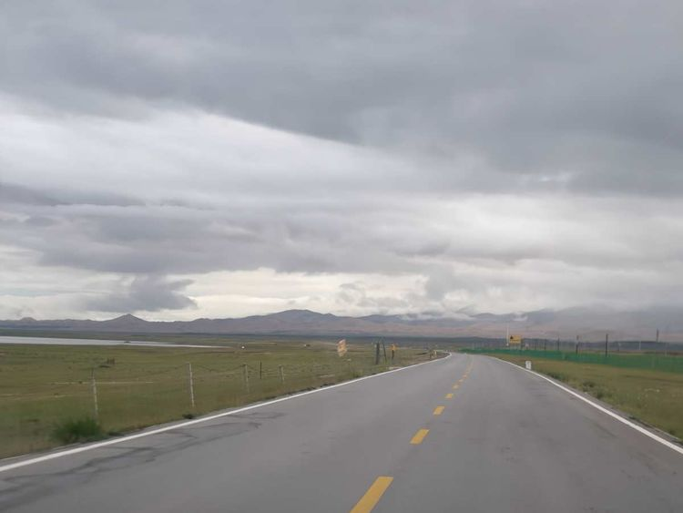 敦煌包車租車商務(wù)租車公司淺談汽車保養(yǎng)常識