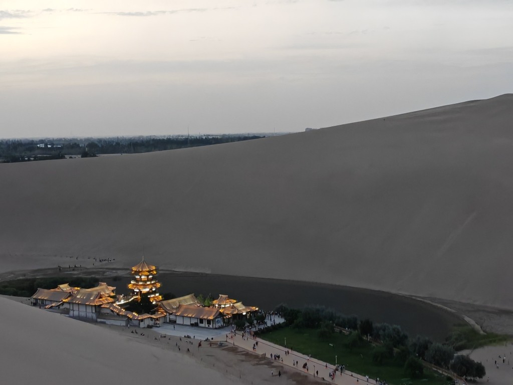 敦煌逐西租車公司：租車自駕和租車隨駕的區(qū)別