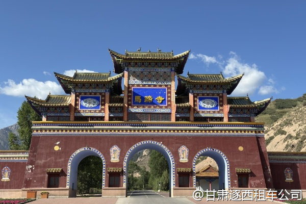 想租越野車穿越巴丹吉林沙漠，需要什么特殊準備？  