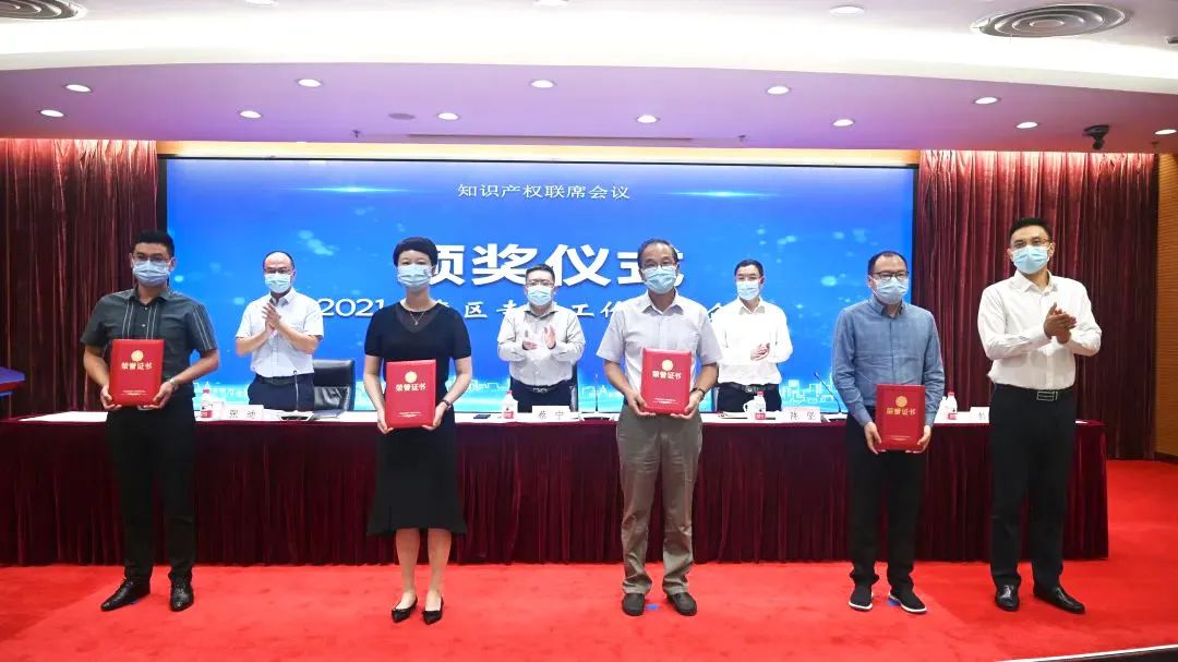 薩震節(jié)能空壓機榮獲金山區(qū)專利工作示范單位稱號 薩震節(jié)能空壓機榮獲金山區(qū)專利工作示范單位稱號