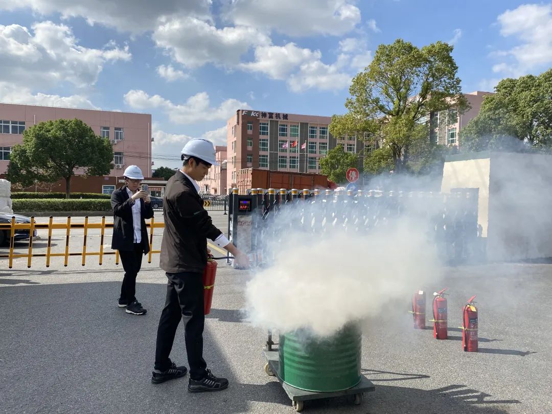 薩震節(jié)能空壓機開展消防演練，防患于未然！.jpg